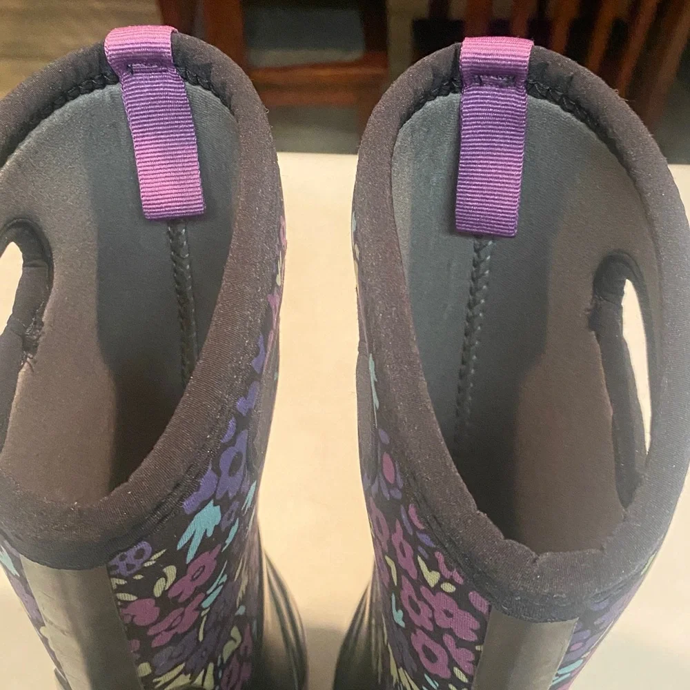 BOGS CLASSIC WEATHER RAIN BOOTS BLACK PURPLE FLOWERS BIG KIDS SZ 4 EU 37